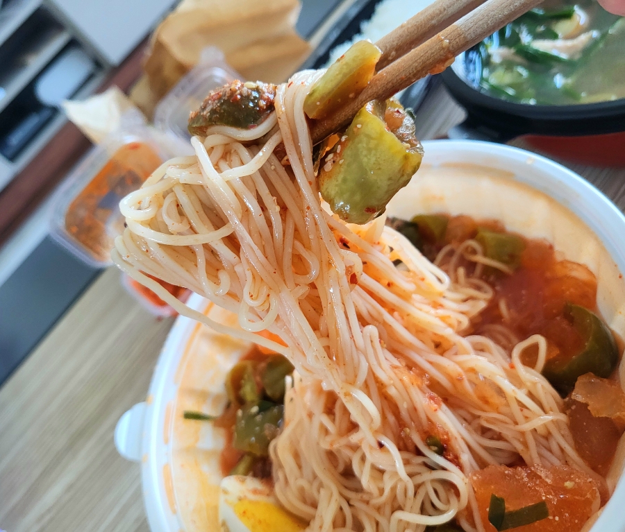 넝쿨째오이소박이냉국수 이미지