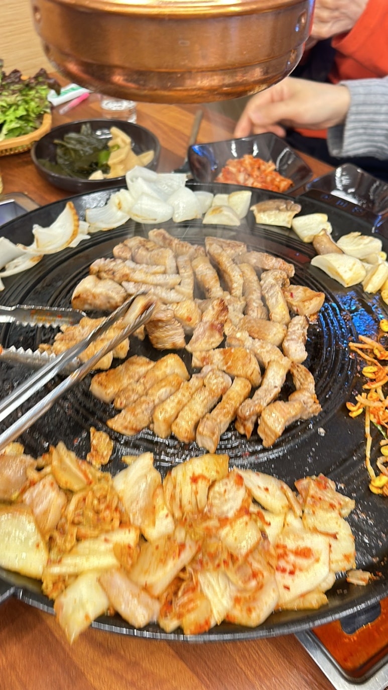 초롱꽃솥뚜껑삼겹살 이미지
