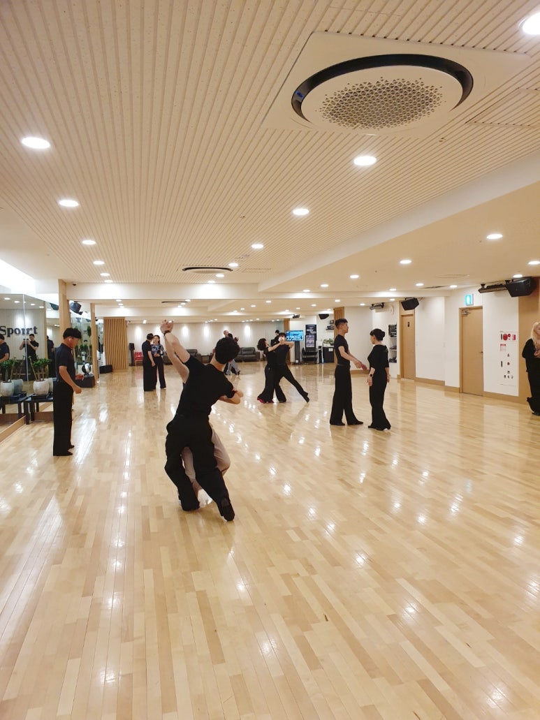 강남댄스스포츠학원 이미지