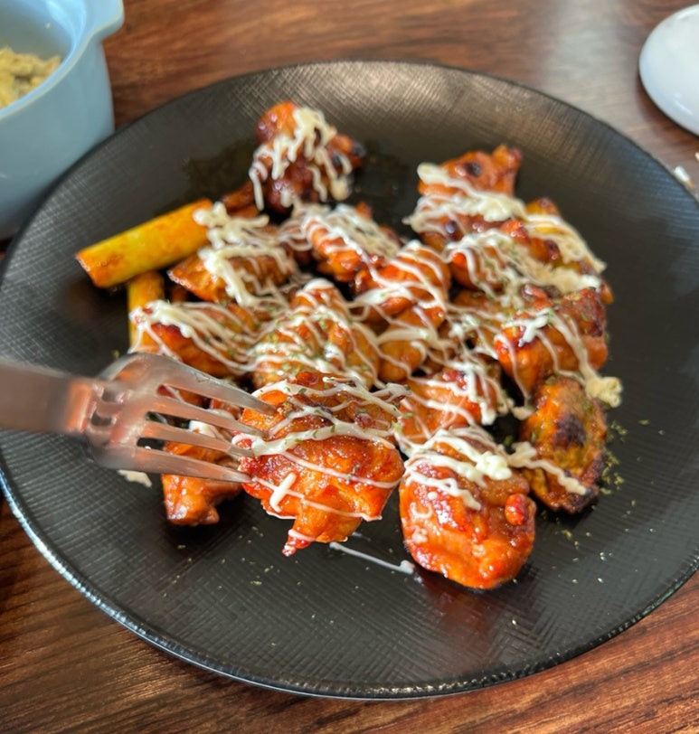 배무치숯불두마리치킨 이미지