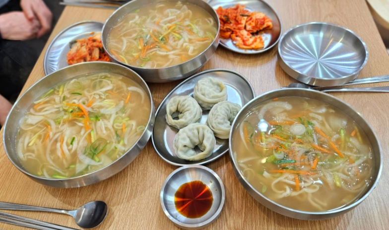 홍칼국수 이미지