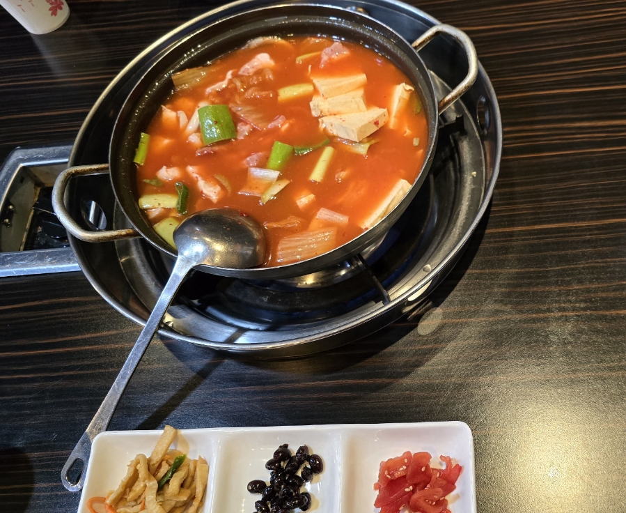 24시누름돌생고기김치찌개 이미지