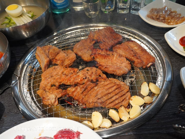 황금돼지숯불구이 이미지