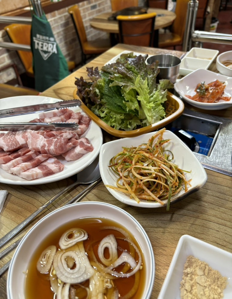 본가  솥뚜껑 생 삼겹살 이미지