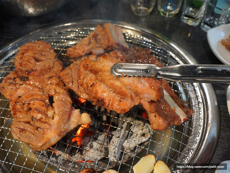 황금돼지숯불구이 이미지