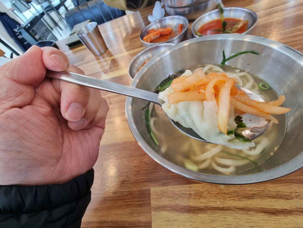 다래칼국수 이미지