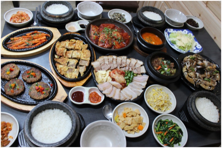아늑한 밥상 이미지