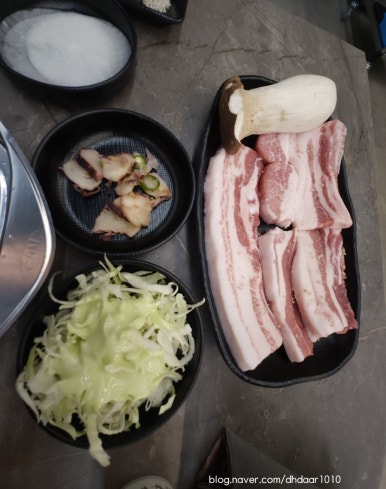 윤가네솥돼지 이미지