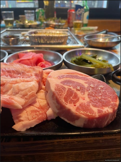 육돈숯불구이 이미지