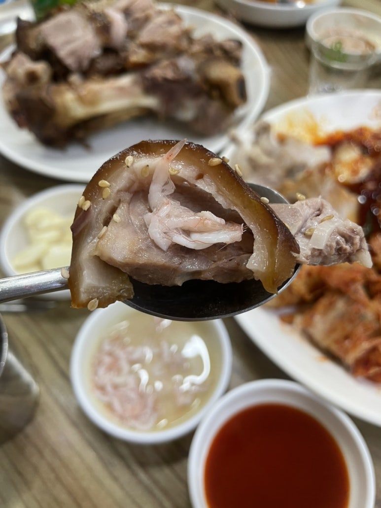 최부자왕족발 이미지