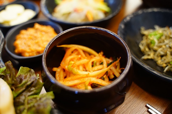 꽃 피우는 기와보쌈 이미지