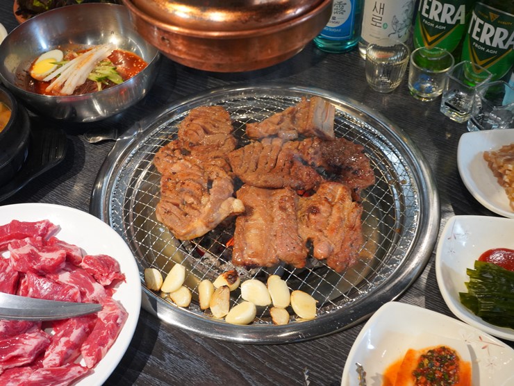 황금돼지숯불구이 이미지
