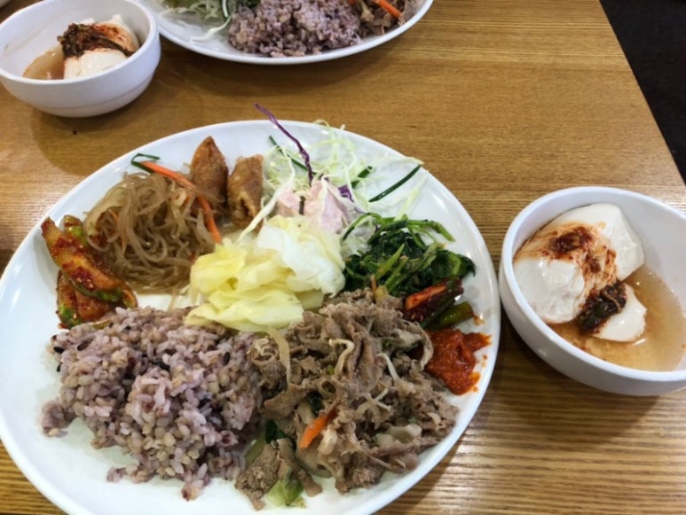 단골한식뷔페 이미지