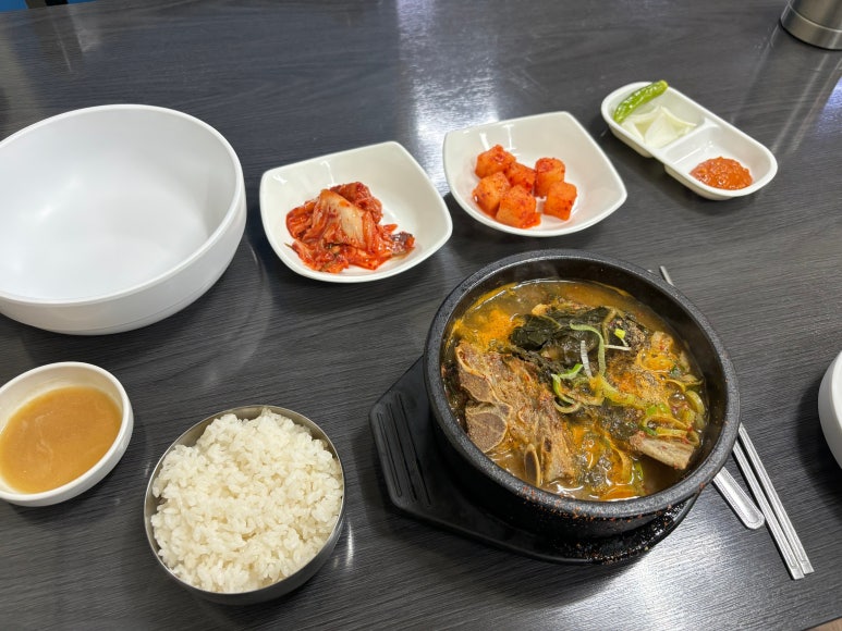얼큰이 순대국 감자탕 이미지