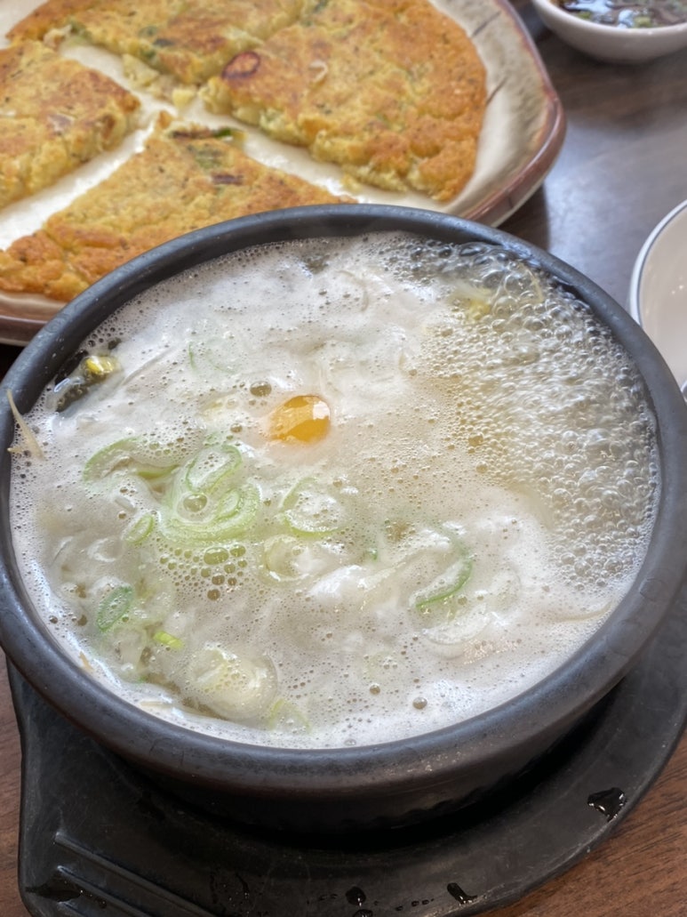 가족애 콩나물 국밥 이미지