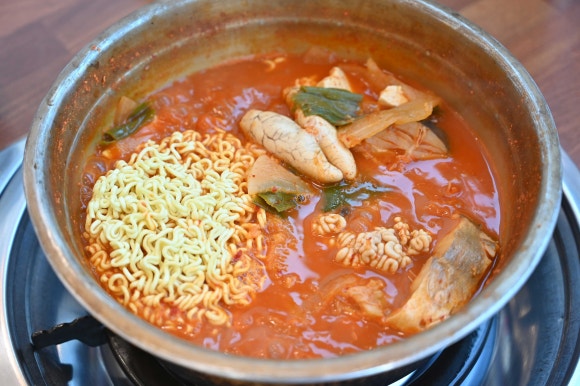 욱이양푼이동태탕 이미지