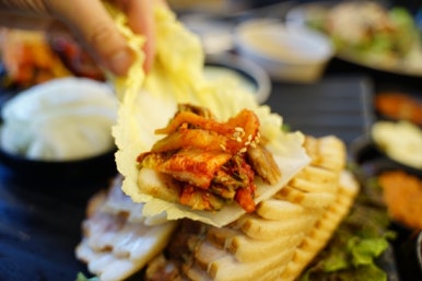 꽃 피우는 기와보쌈 이미지