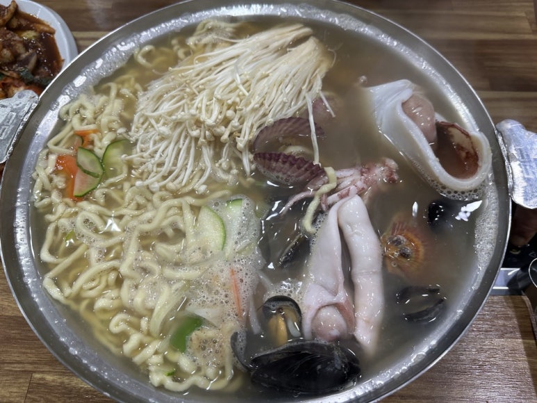 항아리얼큰이칼국수 이미지