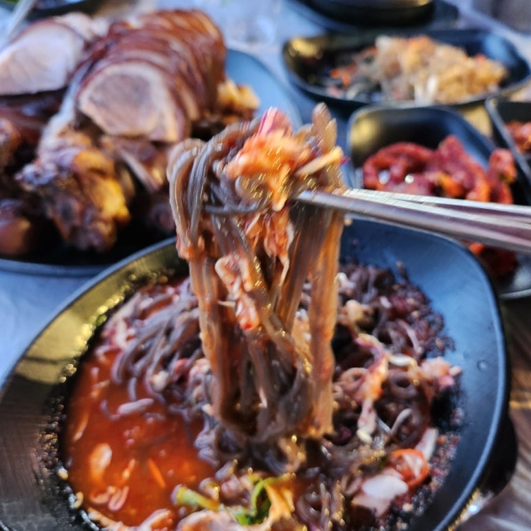 명품웃거리왕족발 이미지