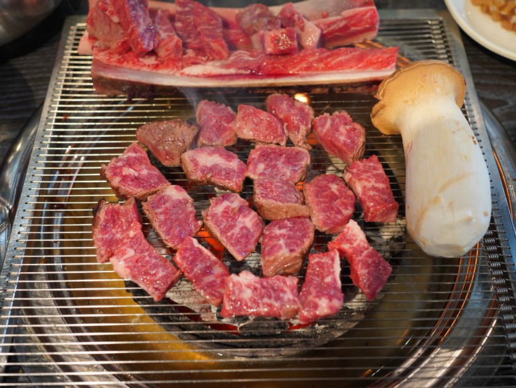 황금돼지숯불구이 이미지