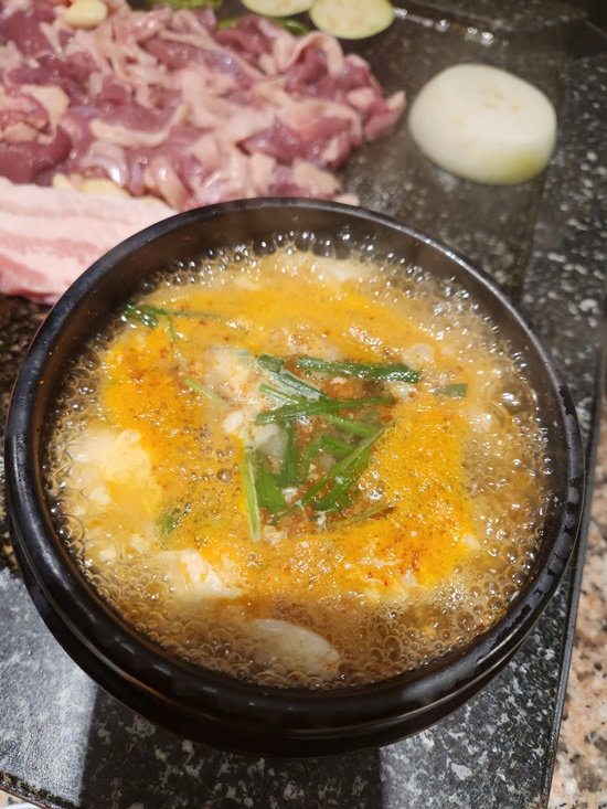 자주오리돌판구이 이미지