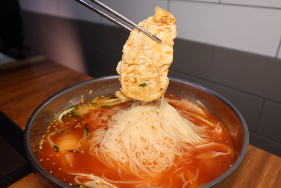 황금밀면 이미지