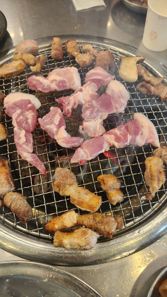 창고형 초벌 왕소금구이 이미지