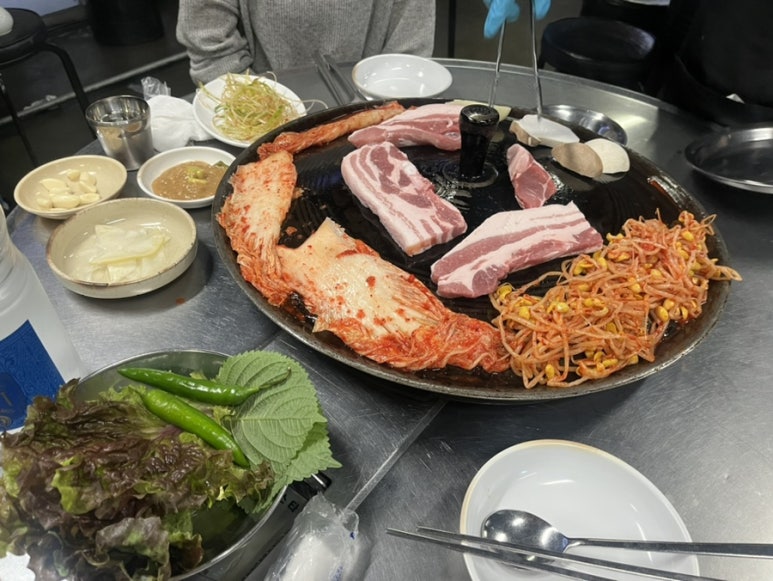 국민 솥뚜껑 생고기 이미지