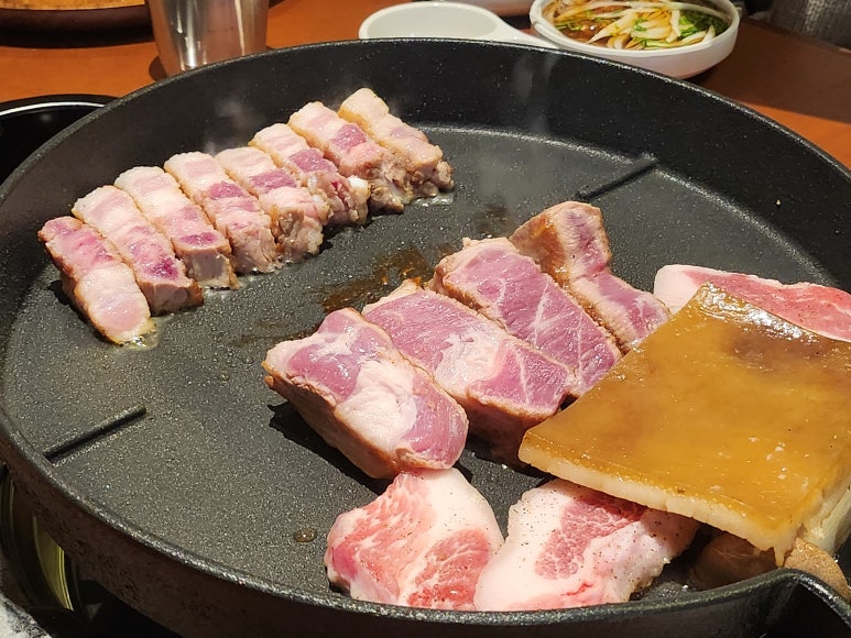 꽃돼지식당 이미지