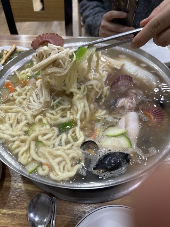 항아리얼큰이칼국수 이미지