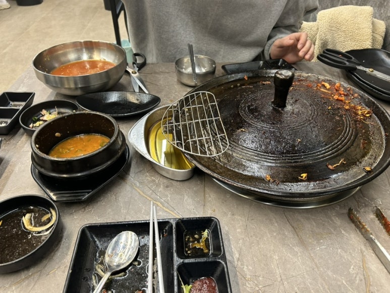 윤가네솥돼지 이미지