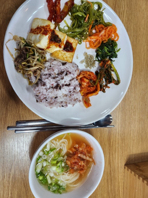 수현식탁 이미지