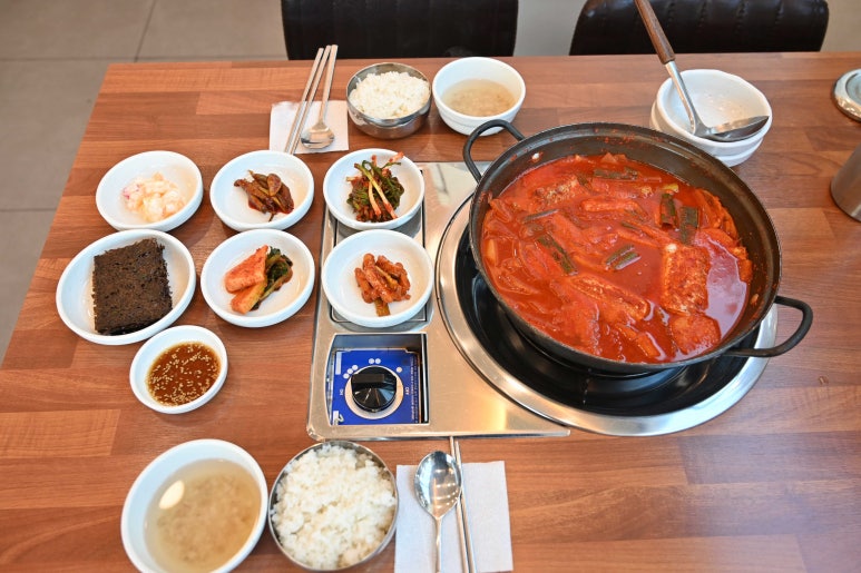 욱이양푼이동태탕 이미지