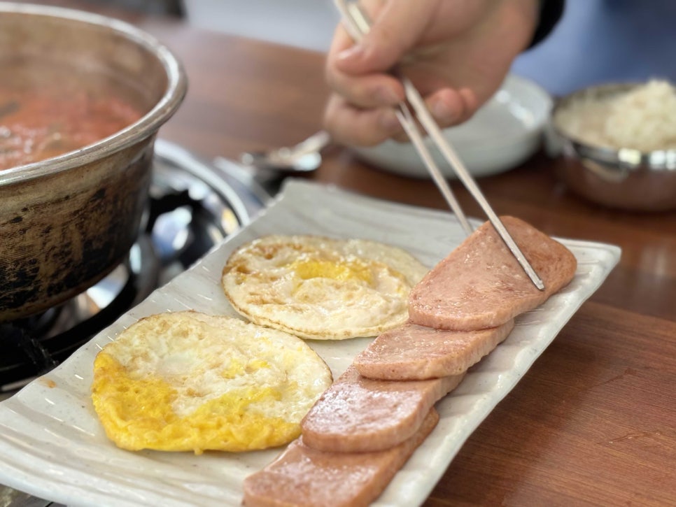 욱이반찬 이미지