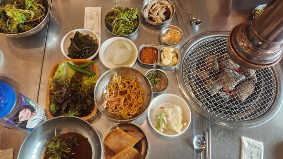 창고형 초벌 왕소금구이 이미지