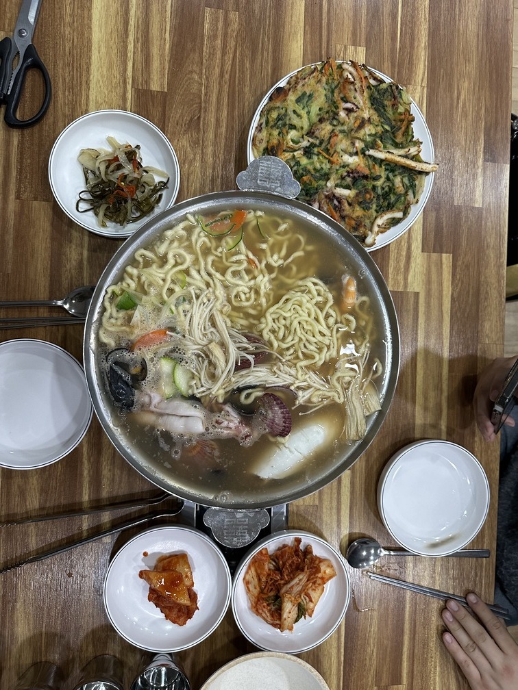 항아리얼큰이칼국수 이미지