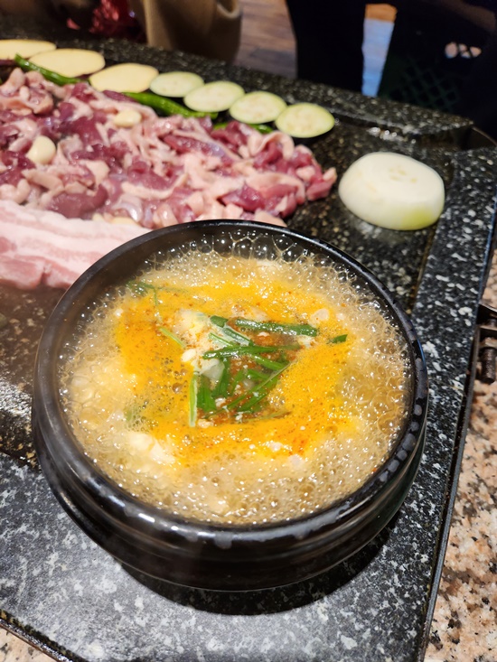 자주오리돌판구이 이미지