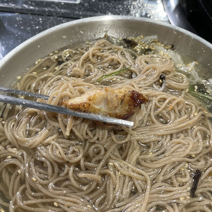 콩나물 솥뚜껑 오겹살 이미지