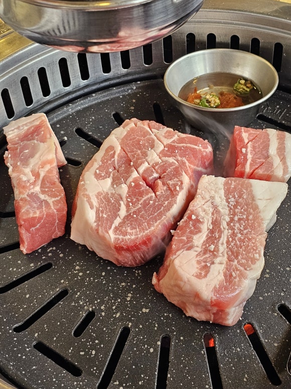 암돼지싸롱무전점 이미지
