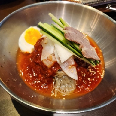 육탐미 이미지
