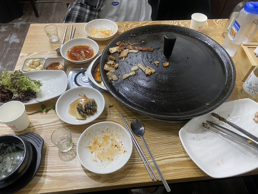 이가 솥뚜껑생삼겹 이미지