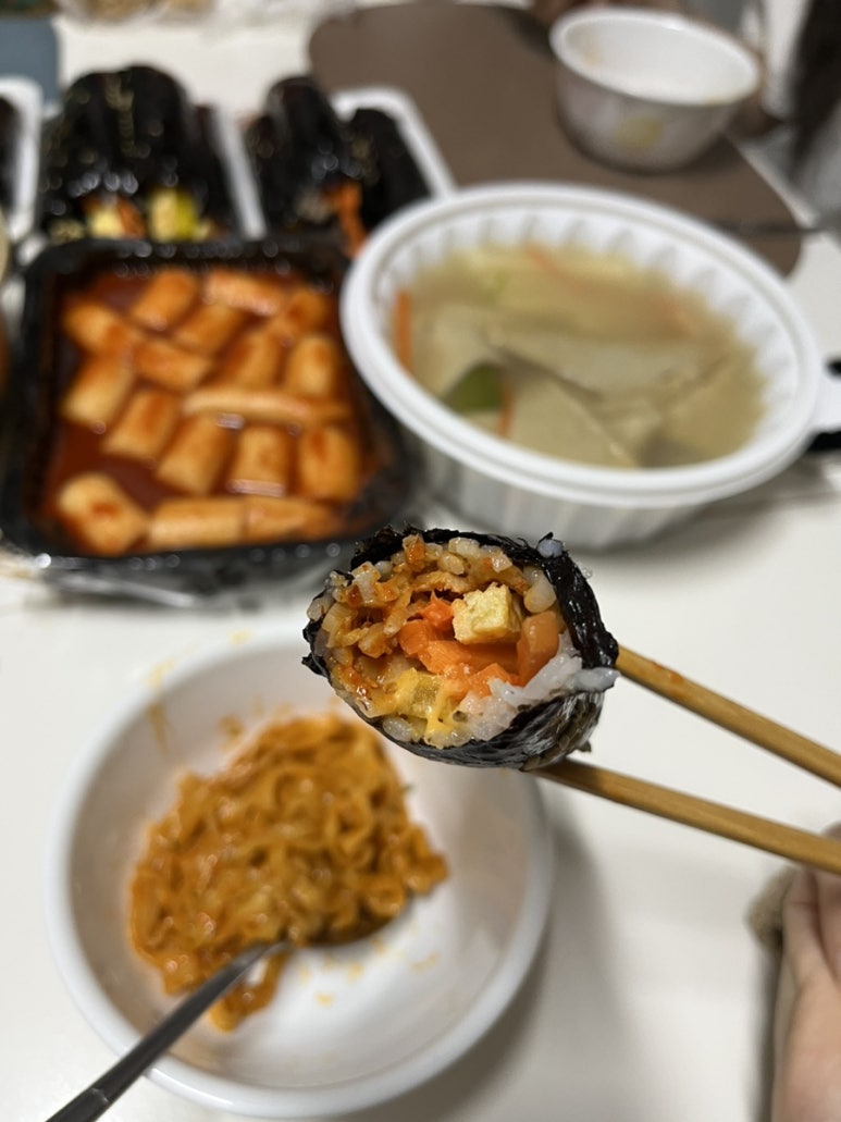 김밥먹는백설공주 이미지