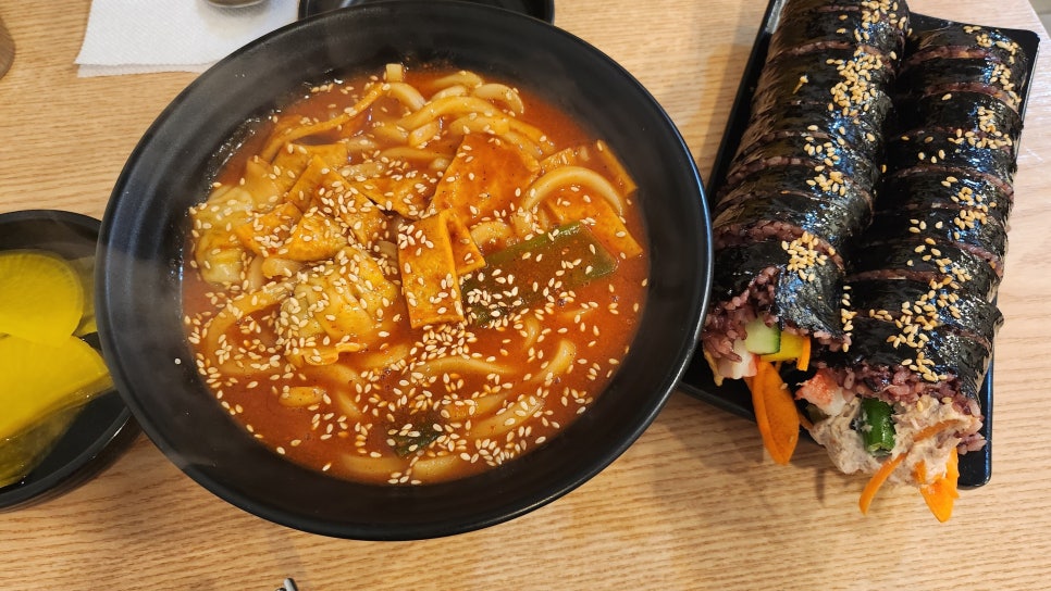 모퉁이흑미김밥 이미지