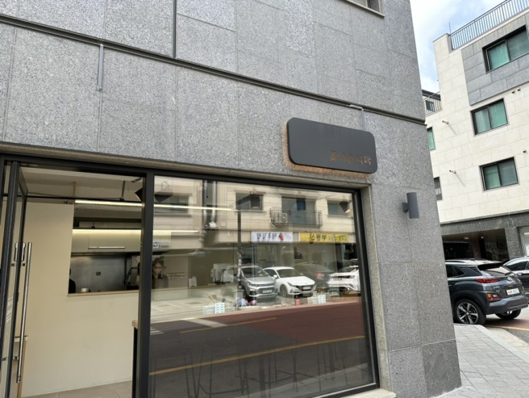 꽃내음 식탁 이미지