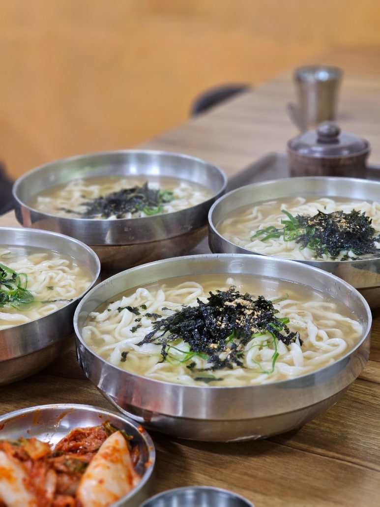 홍두깨갈국수 이미지