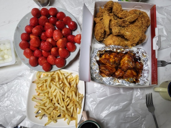 꾸부라꼬숯불두마리치킨 이미지