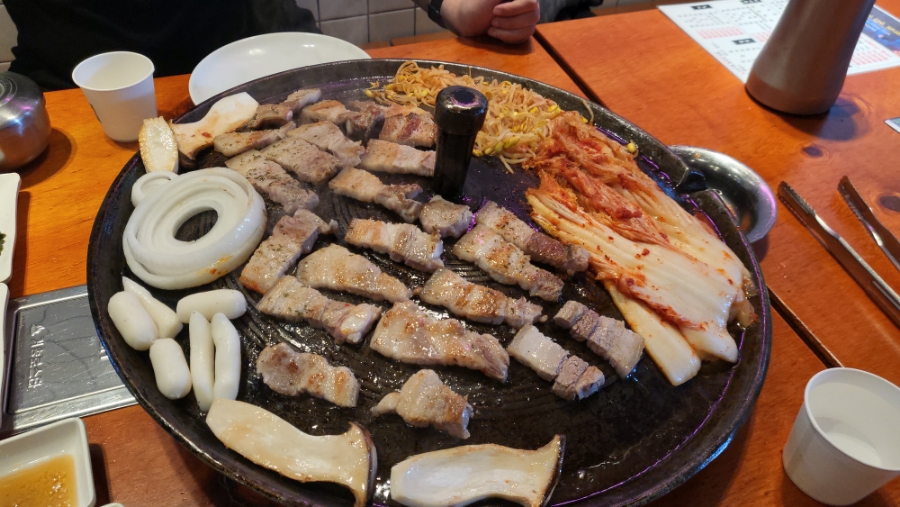삼겹살앤부대찌개 이미지