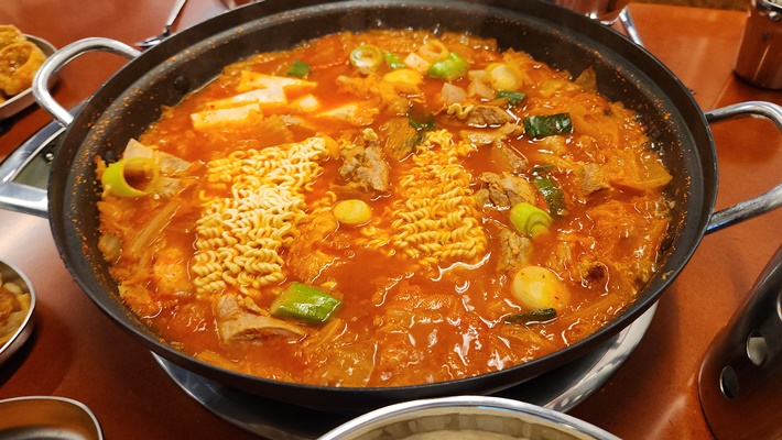 낭만 김치찌개 이미지
