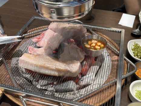 육탐숯불구이 이미지