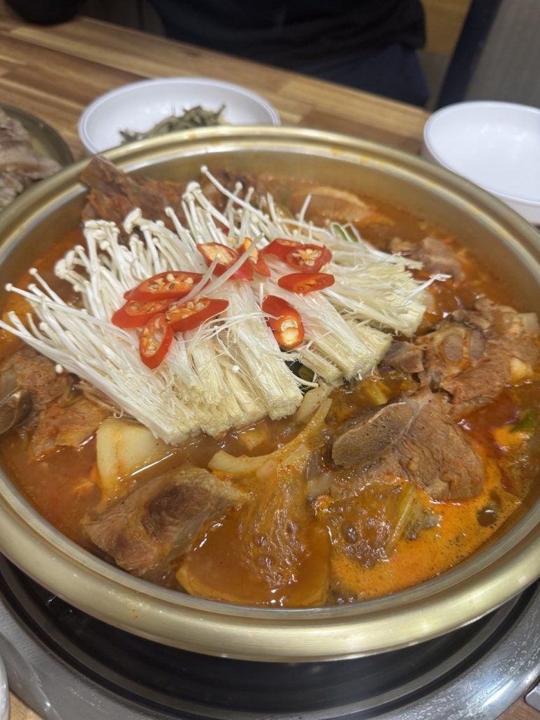 항아리얼큰이칼국수 이미지